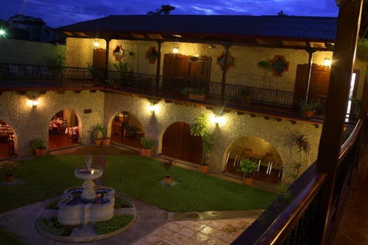 Hotel Del Patio Flores Exterior photo