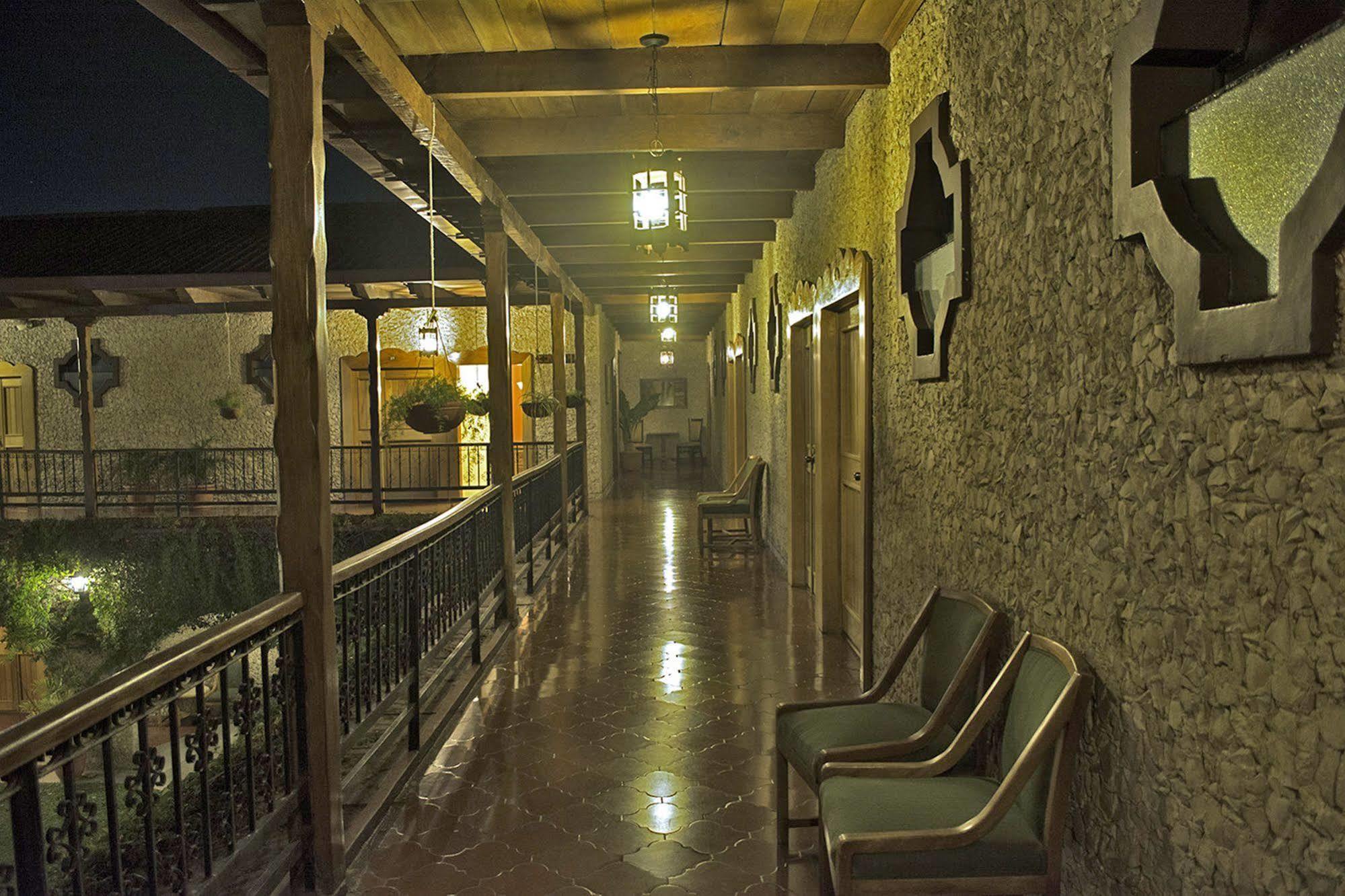 Hotel Del Patio Flores Exterior photo
